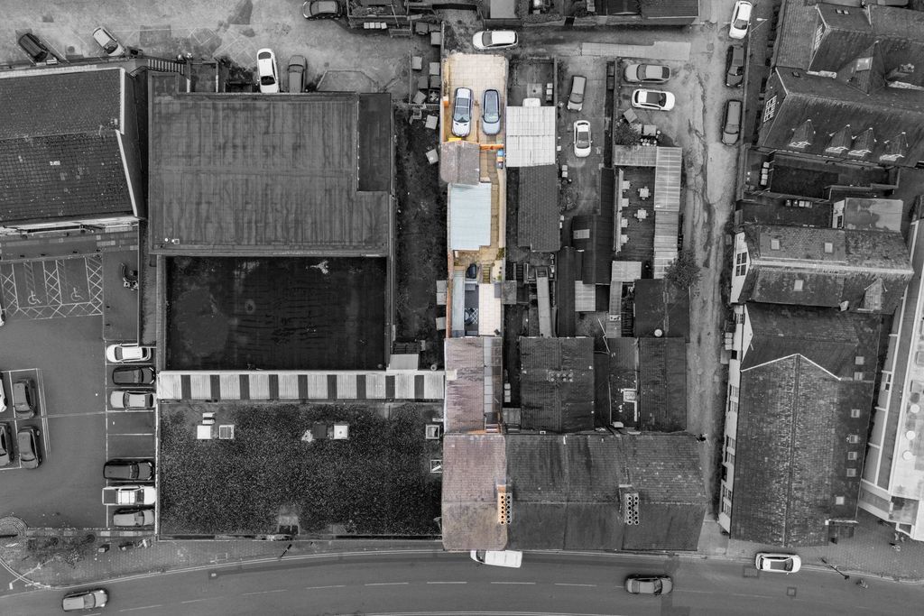 Property photo 2 of 50