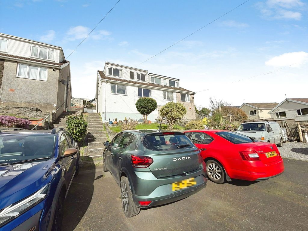 Property photo 3 of 32