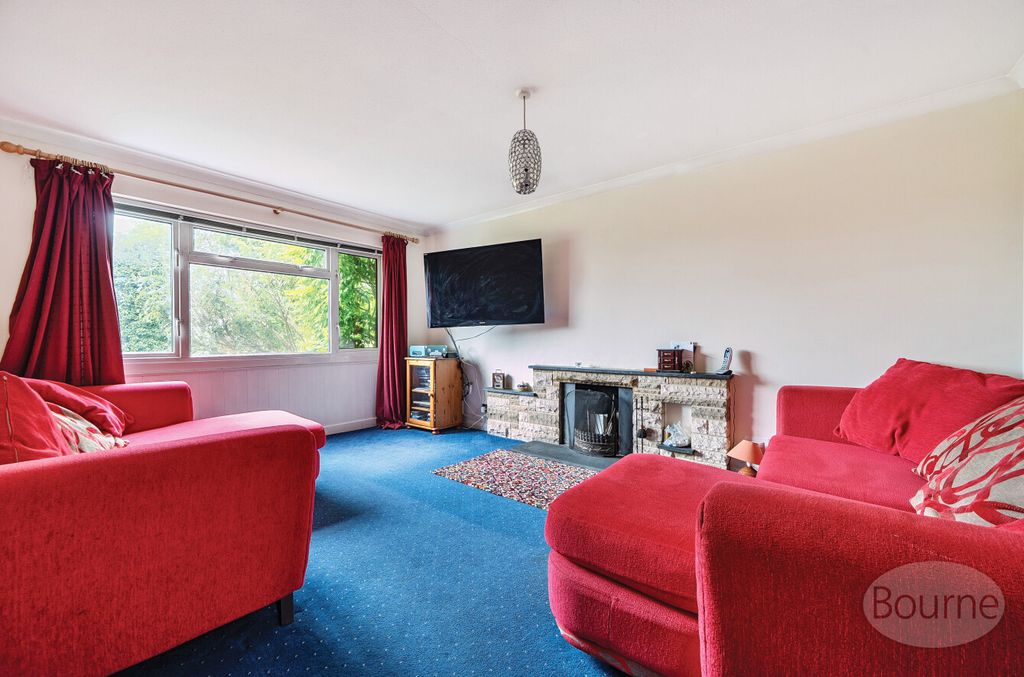 Property photo 2 of 17 E443Dbba-6Ba6-4Ab...