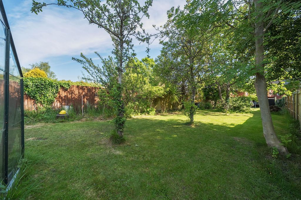 Property photo 2 of 27