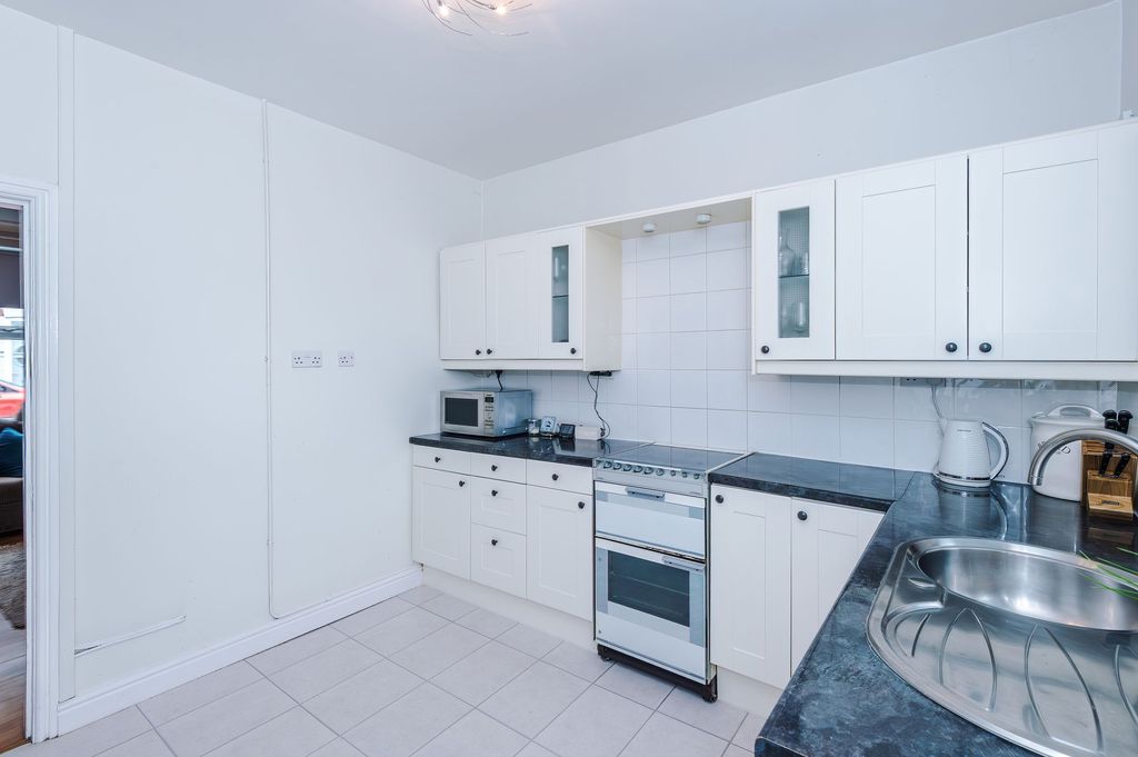 Property photo 2 of 25