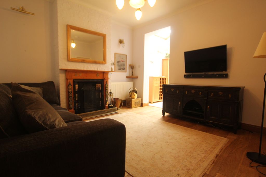Property photo 3 of 11