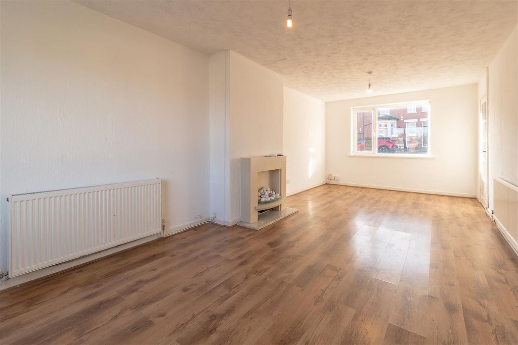 Property photo 2 of 19 Living / Dining Room