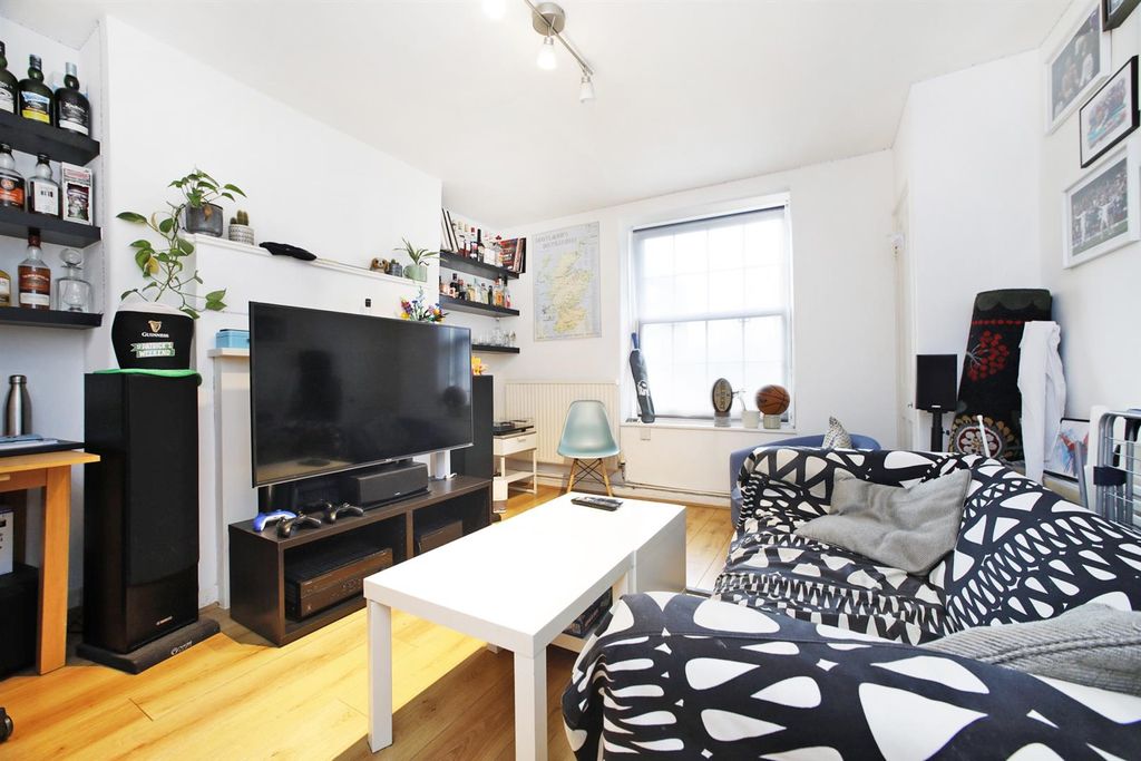 Property photo 2 of 8