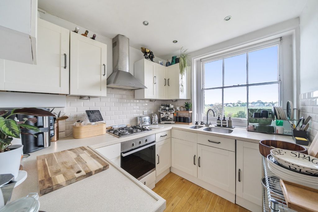 Property photo 2 of 14 Picture No. 16