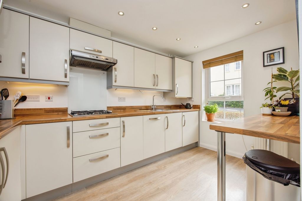 Property photo 3 of 17 Photo