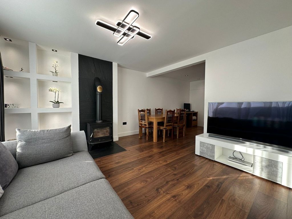 Property photo 3 of 21 Dining Lounge