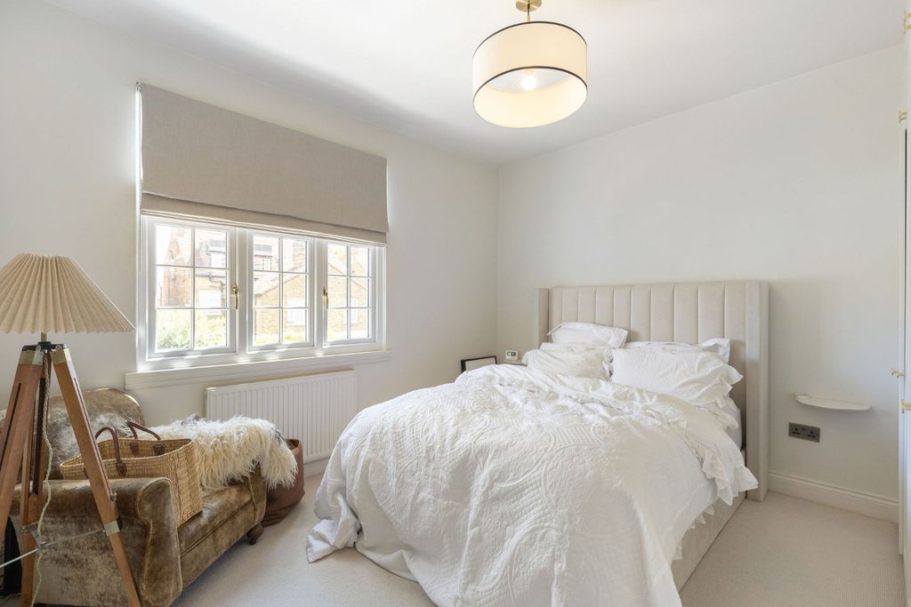 Property photo 3 of 13 4667233