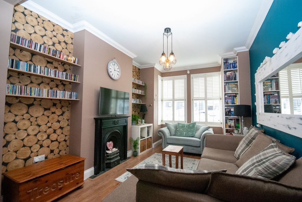 Property photo 2 of 22