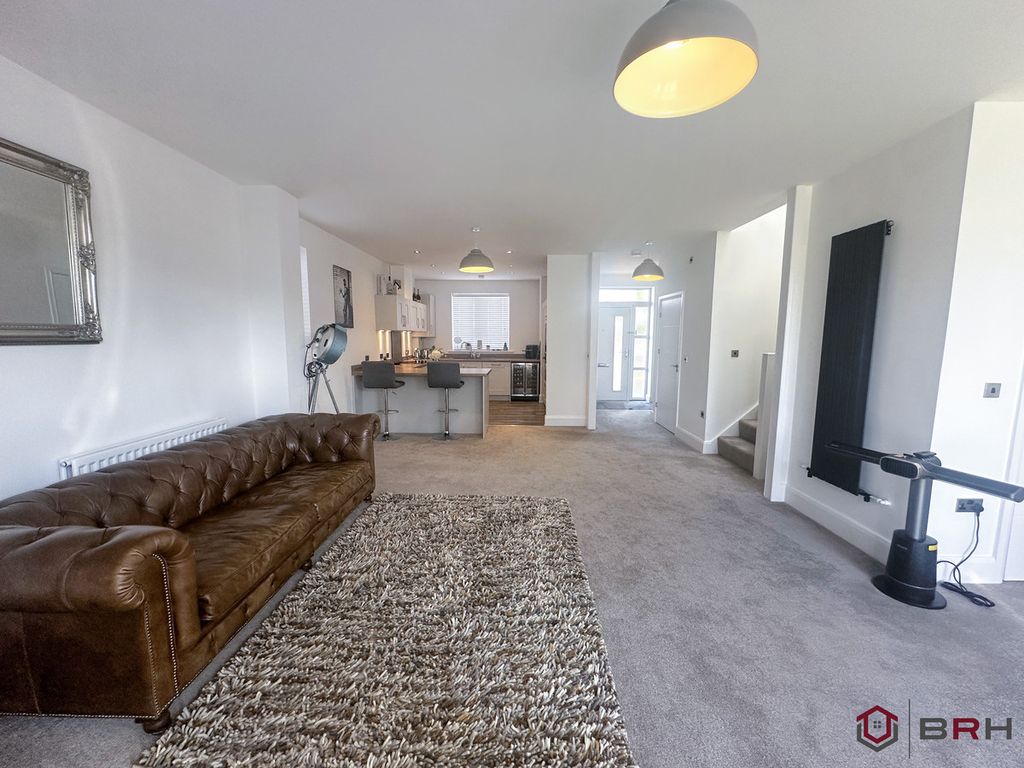 Property photo 3 of 34
