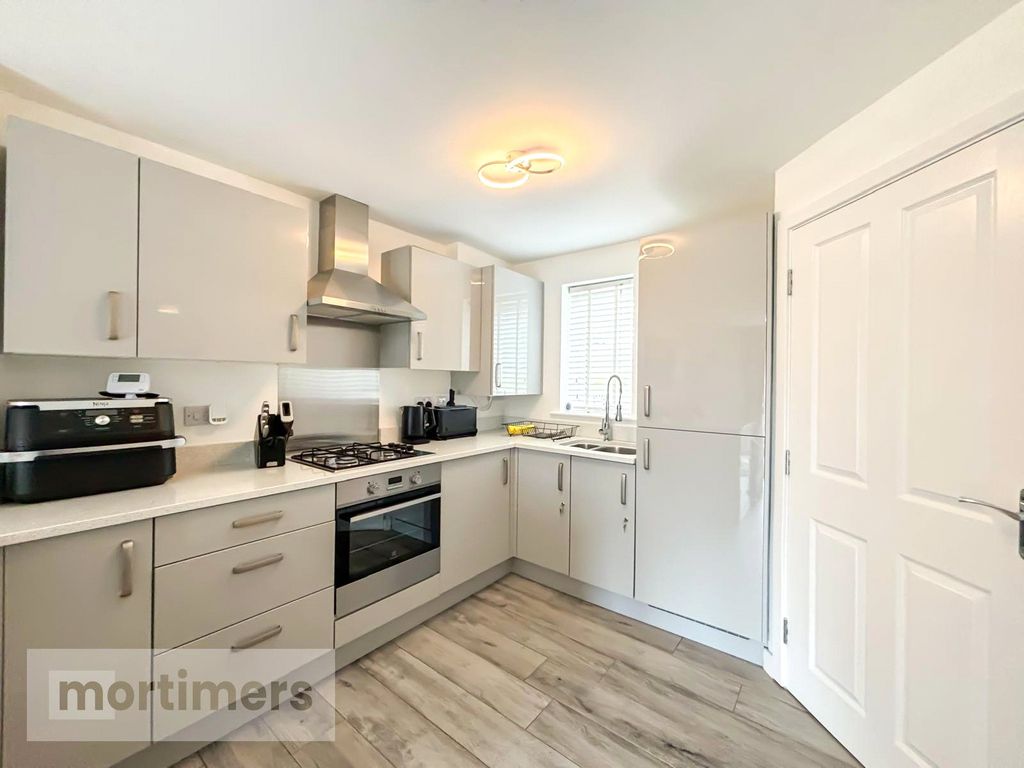 Property photo 3 of 15 Kitchen