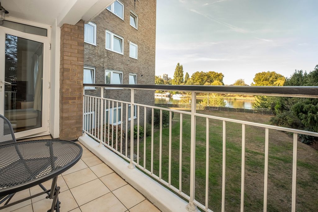 Property photo 3 of 17 York-Court-The-Al...