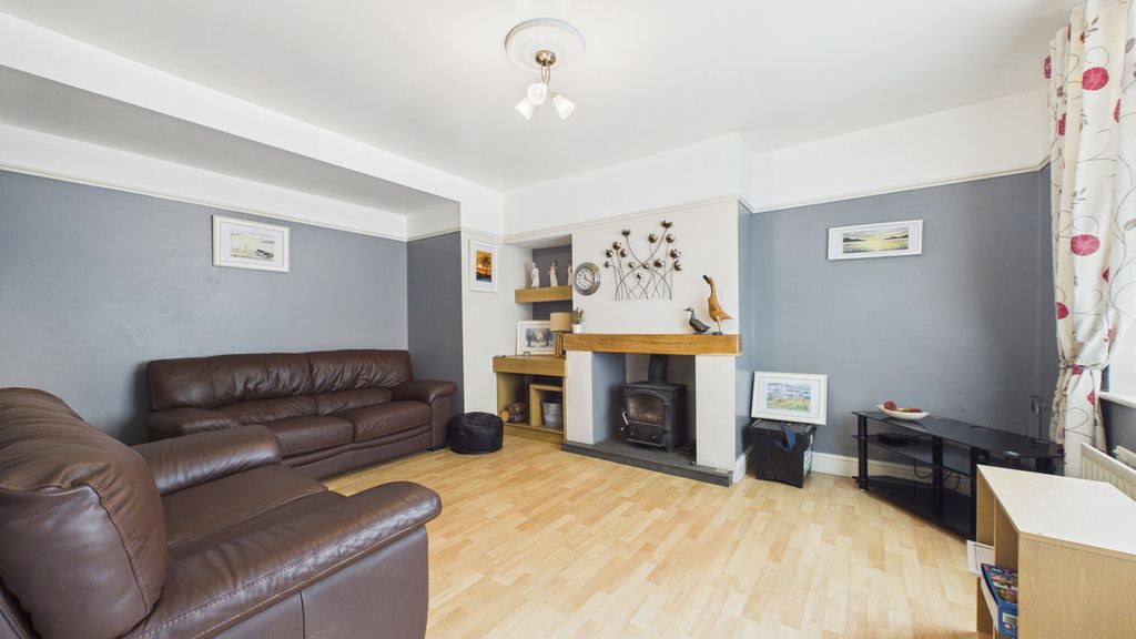 Property photo 3 of 27