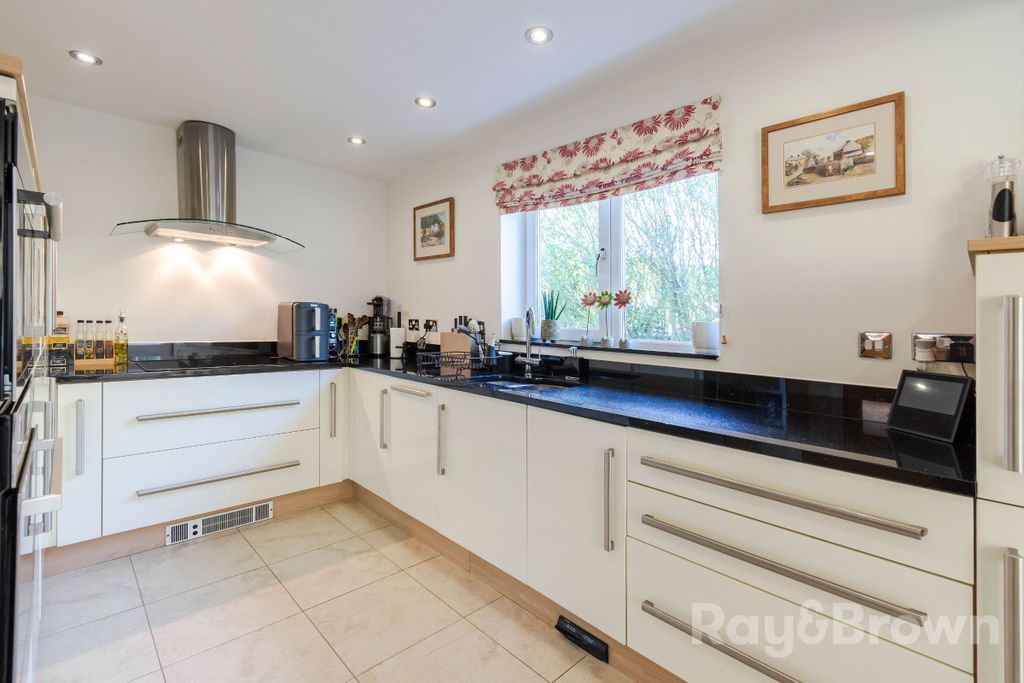 Property photo 2 of 88