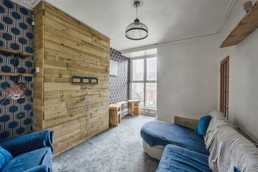 Property photo 3 of 13