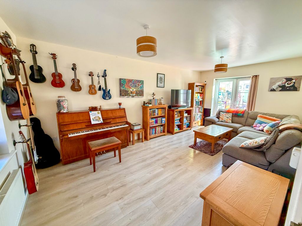 Property photo 2 of 18 Image6