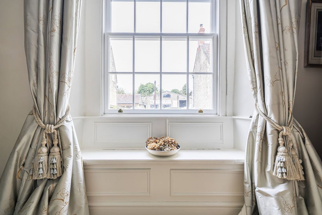 Property photo 3 of 33