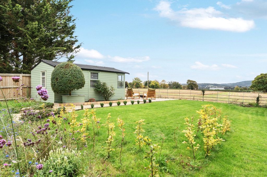 Property photo 2 of 14 Garden