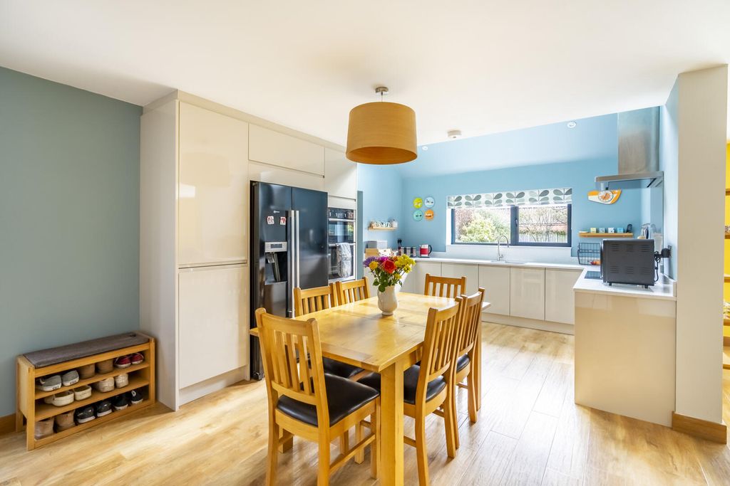 Property photo 3 of 25 Kitchen