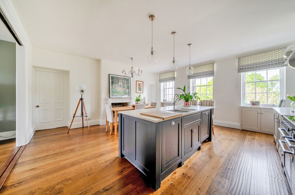Property photo 2 of 15 1454271-15-69F4d4...
