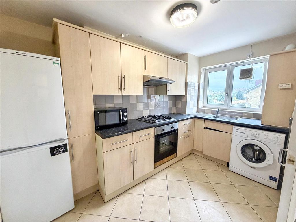 Property photo 2 of 9 Kitchen