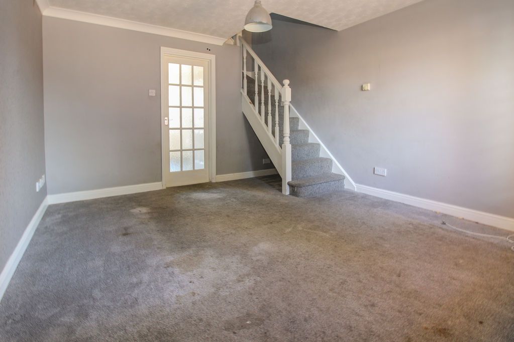 Property photo 2 of 10 Living Room