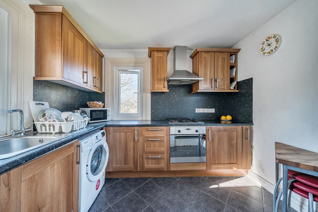 Property photo 3 of 11 1430737-4-69Bbcbb...
