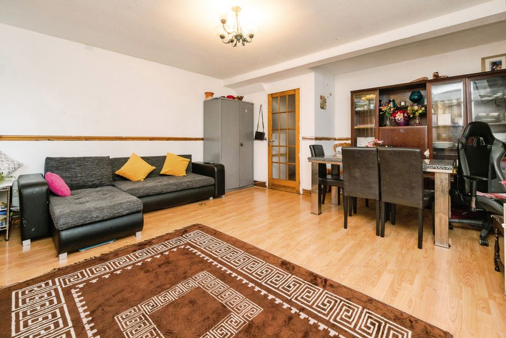 Property photo 2 of 17 Photo