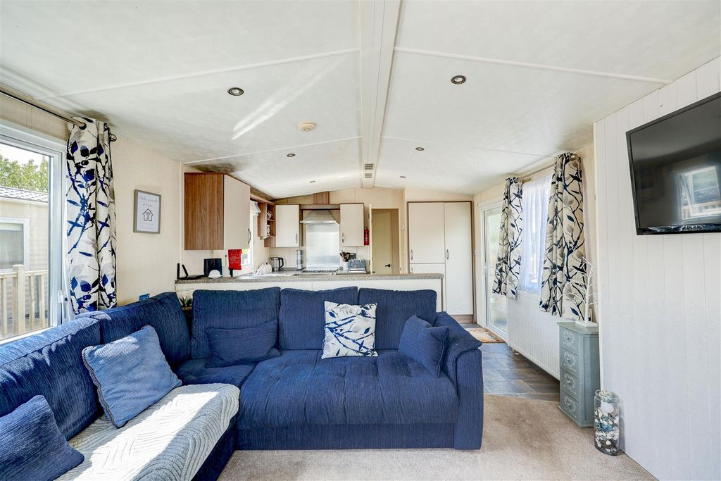 Property photo 3 of 15 Lodge 42