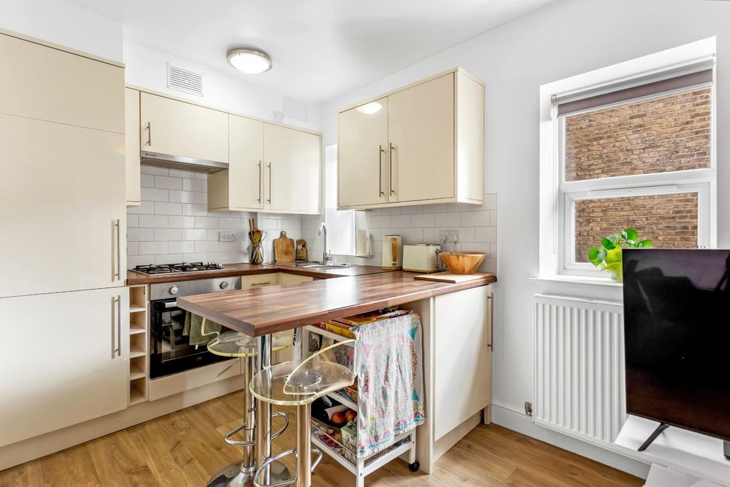 Property photo 3 of 8 Kitchen