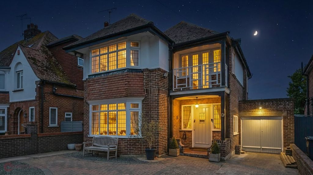 Property photo 2 of 20