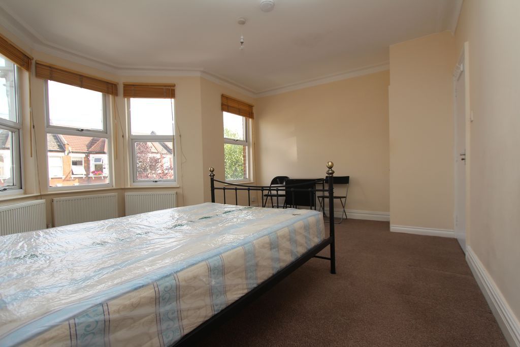 Property photo 3 of 8 Photo 4