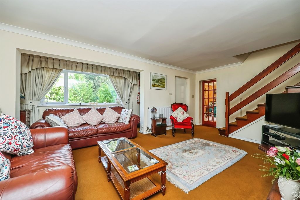 Property photo 2 of 28