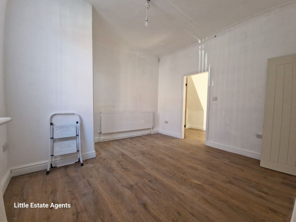 Property photo 3 of 14 Photo 3