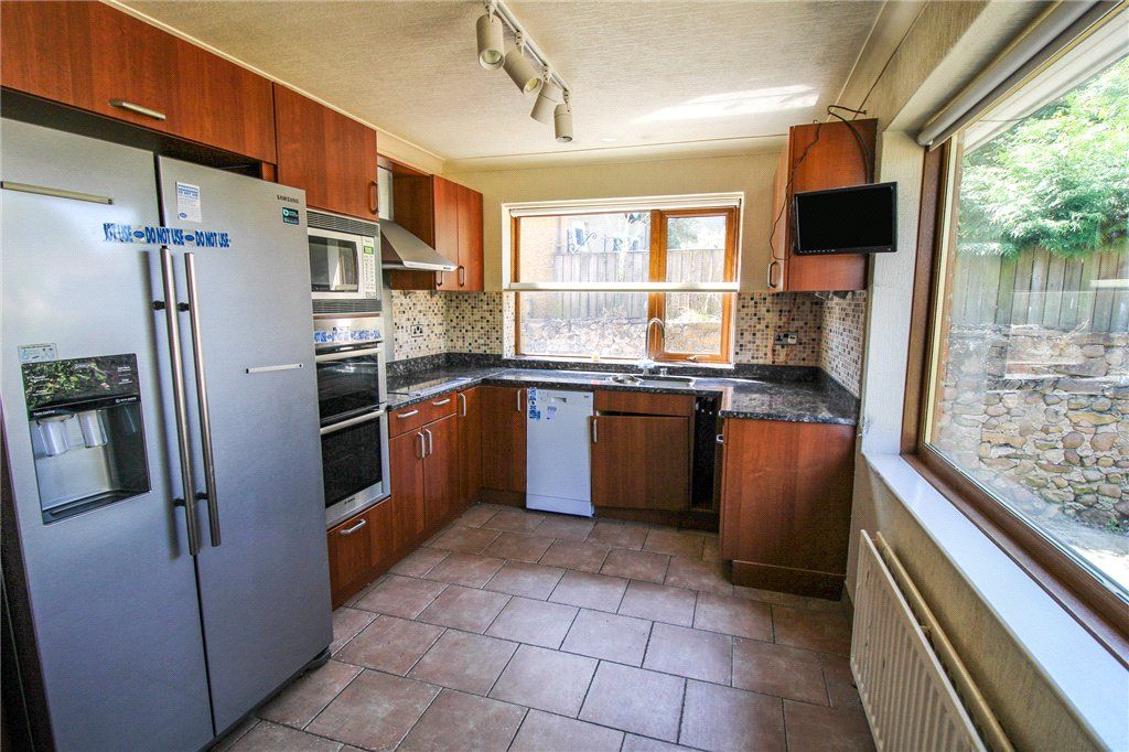 Property photo 3 of 9 Kitchen