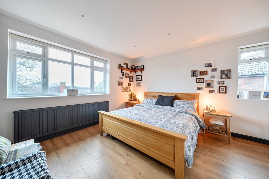 Property photo 3 of 15 1409842-11-698B16...