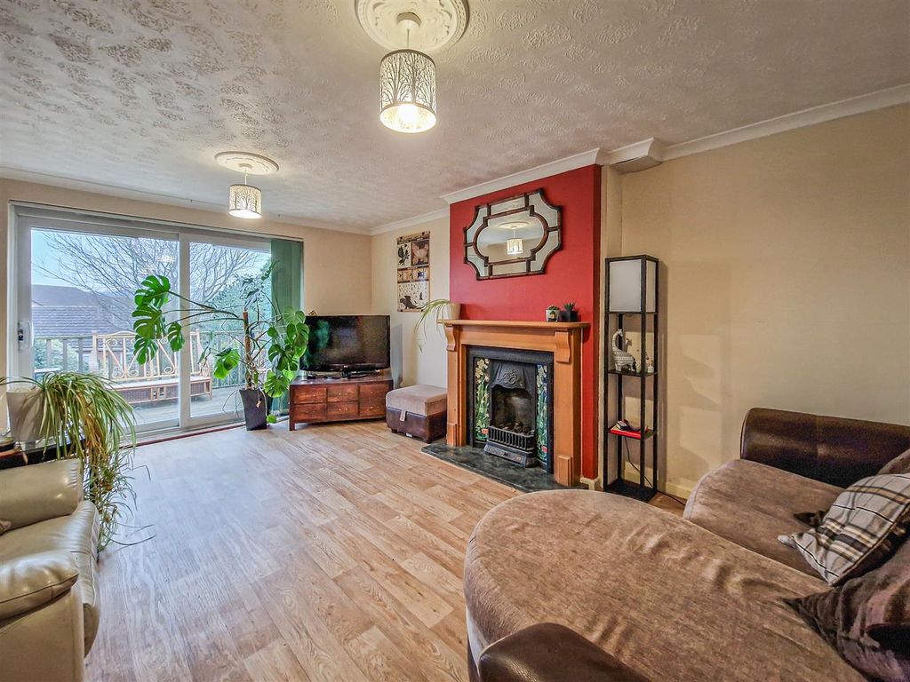 Property photo 3 of 19 Living Room