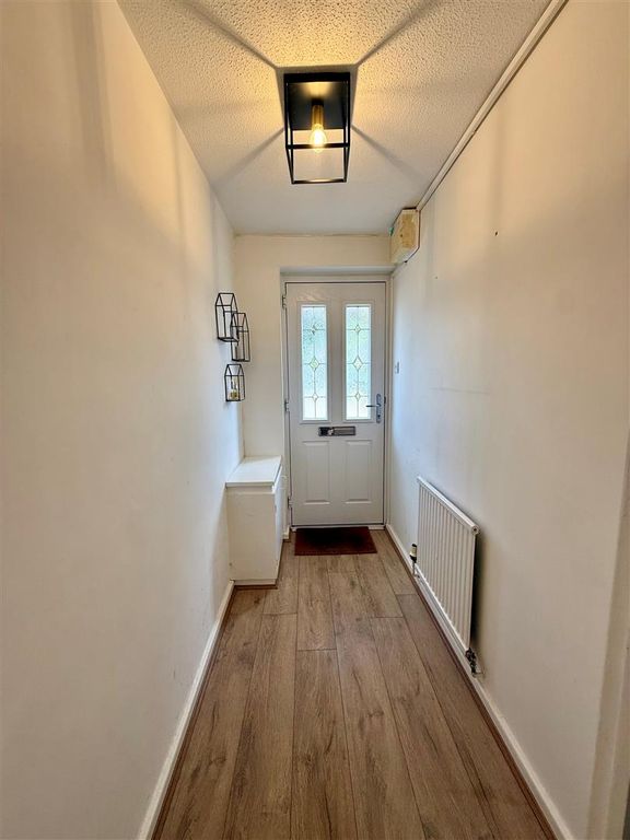 Property photo 2 of 11 Entrance Hall.Jpg