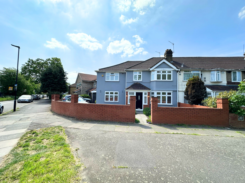 Property photo 1 of 14 Four Bedroom Terraced House For Sale In Hounslow
