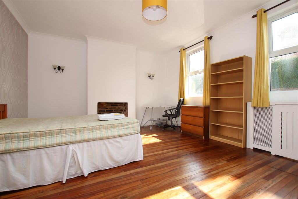 Property photo 2 of 12 Bedroom 1.Jpg