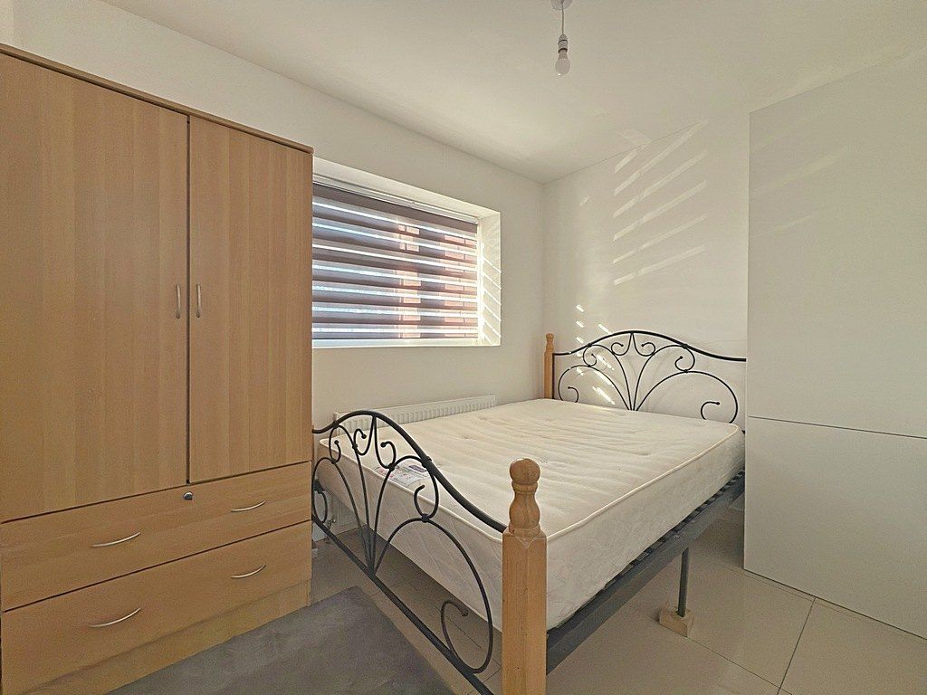 Property photo 3 of 5 Bedroom Latest