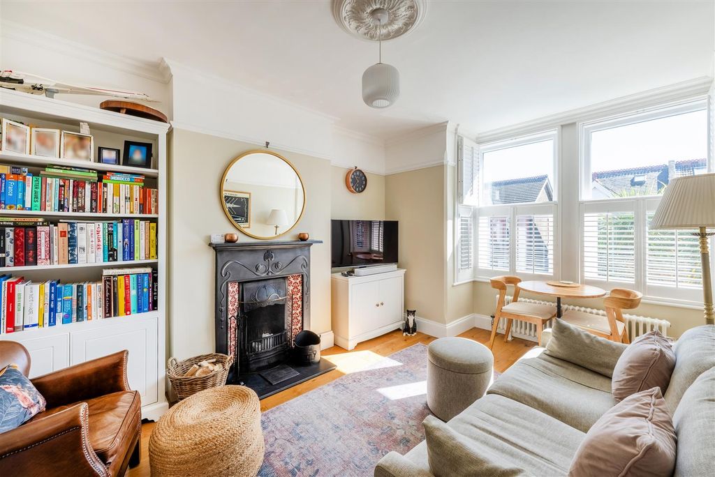 Property photo 2 of 22 Fff 18 Worcester Villas-6.Jpg