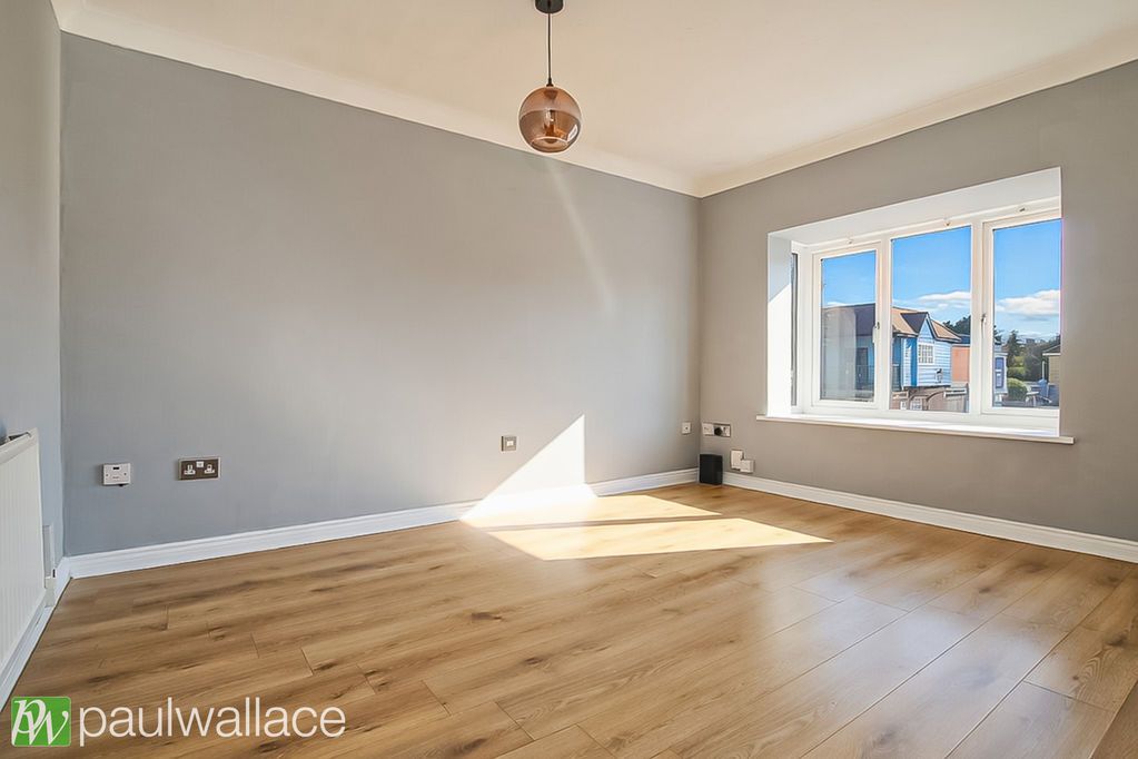 Property photo 2 of 10 Living / Dining Room