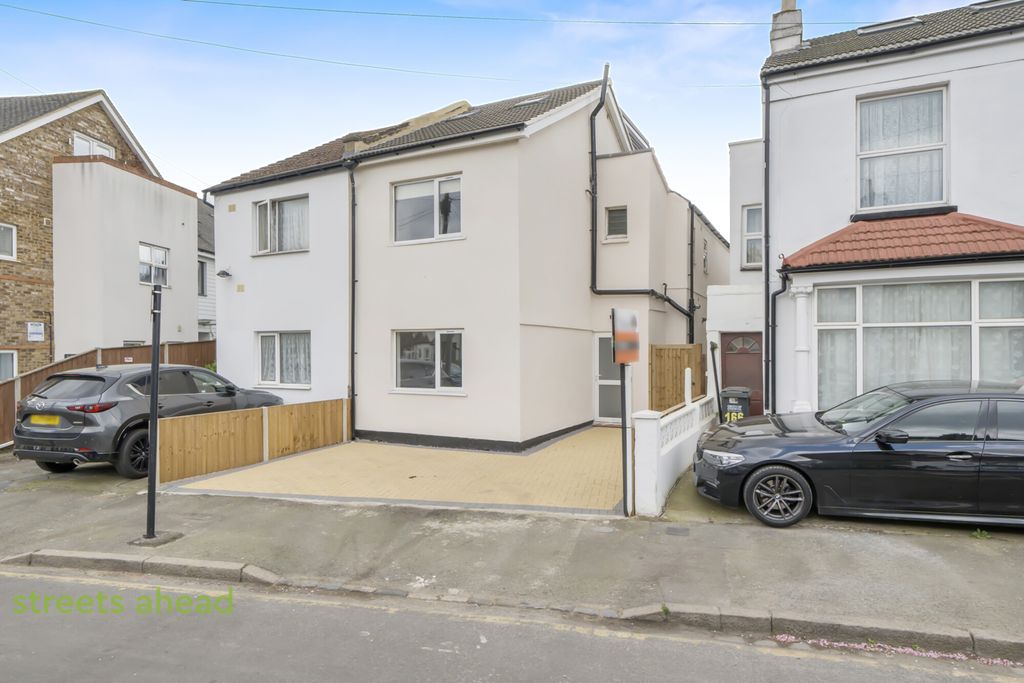Property photo 2 of 18 Ade35c15-8684-4B4...