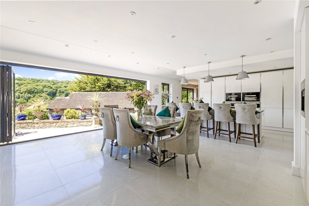 Property photo 3 of 40 Picture No. 15