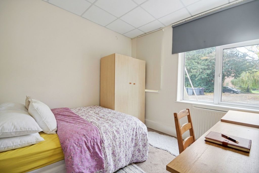 Property photo 2 of 11 Bedroom 2