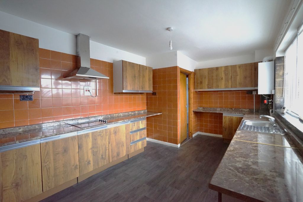 Property photo 2 of 5 Kitchen