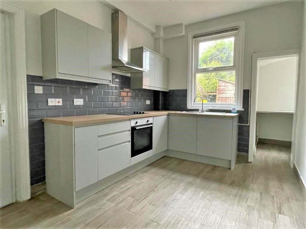 Property photo 3 of 9 Kitchen