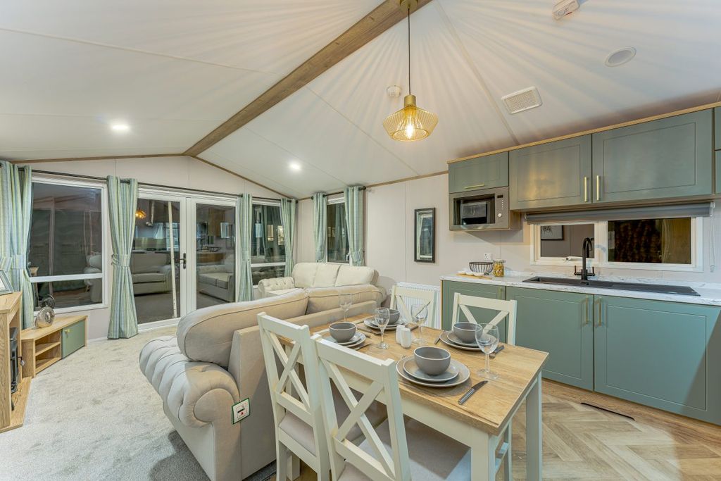 Property photo 2 of 4 Altlas Heritage 402.Jpg