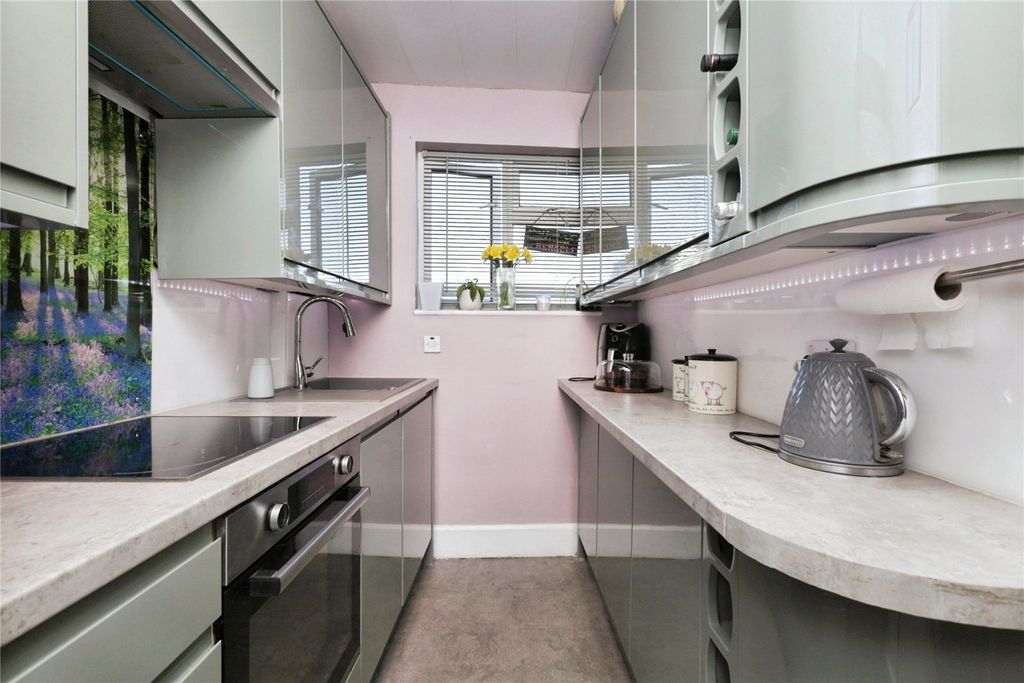 Property photo 2 of 13 Picture No. 11